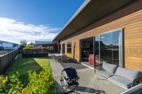 Mountain View Comfort - Te Anau Holiday Home
