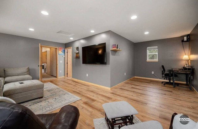 Mountain View off Maud Road - Near Reindeer Farm and Jim Creek!