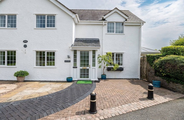 Mountain View - sleeps 5 guests in 2 bedrooms