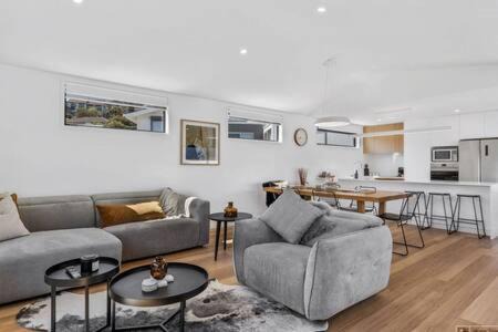 Mountain View Villa-close to shops-10min to CBD