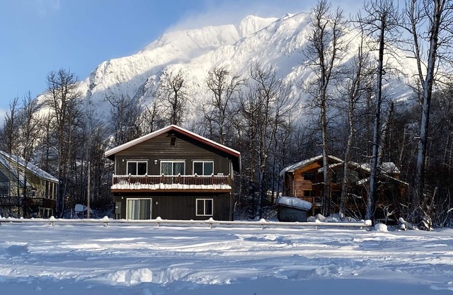 Mountain views from brand new property in quiet neighborhood!