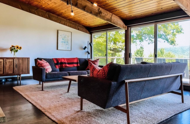 Mountain views, Midcentury Modern with hottub, fireplaces, on 10 acres.