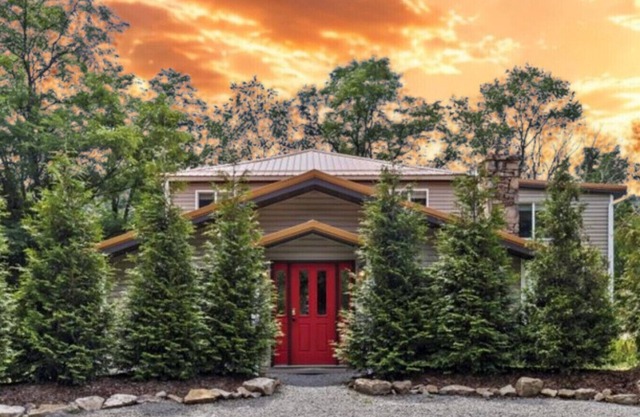 Mountain Views |Seven Springs, Hike, Hot Tub & Sauna