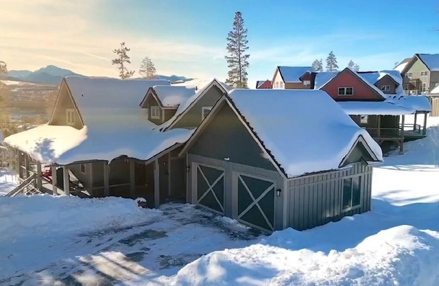 Mountaintop getaway right above Winter Park, CO