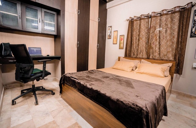 Movie Night Retreat, Self Check-In, Couples & Solo Paradise, Near Nexus Mall