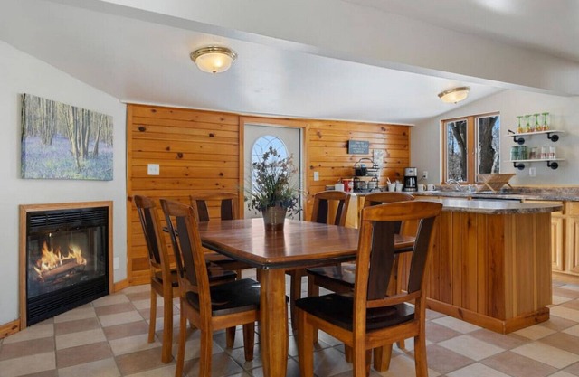 MQT 3BR Close to Ski/Bike - Enjoy Prime Location!