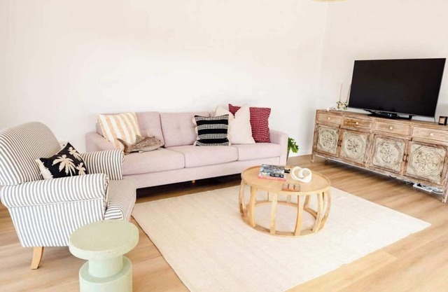 Mrs Darcys cottage Su