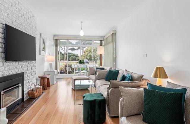 Mrs Issy - Queenscliff