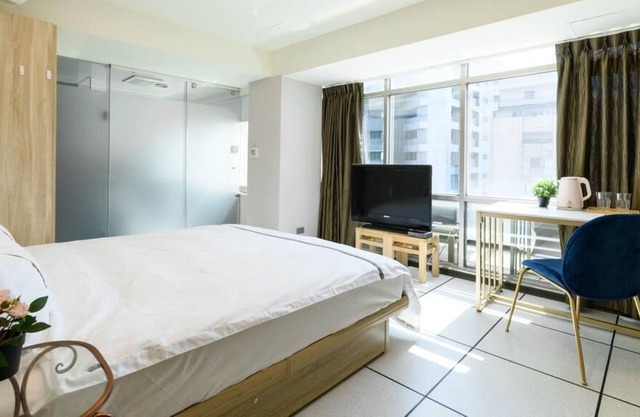 【MRT Premium Room with French Window】Monthly stay