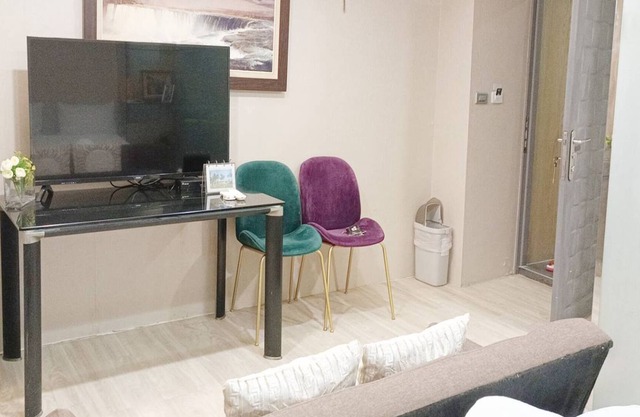 【MRT Premium Room with Window and Balcony】Monthly Stay