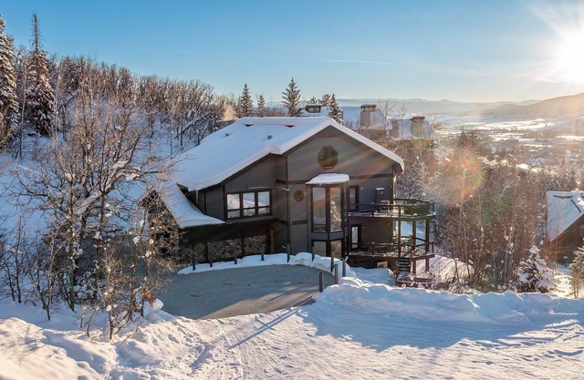 MSIDEL | Nice for Large Group | Two Duplexes | Sleeps 26 People | Winter Shuttle