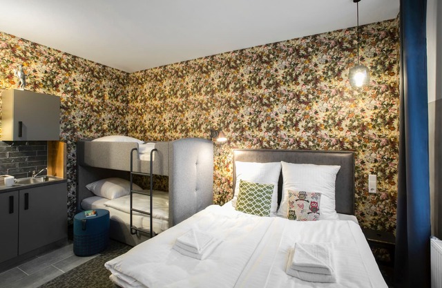 Multi-bed room for 4 guests with 21m² in Herford (168021)