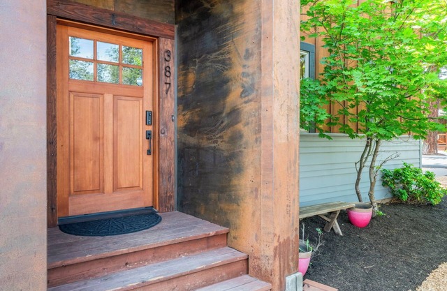 Multi Level Retreat w/3 bedrooms