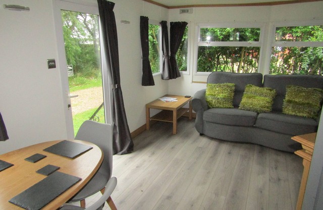 Multiple dogs welcome FREE - Static Caravan in private grounds next to the beach