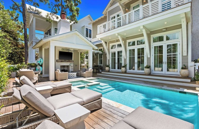 Must See in Watercolor! Private Pool, Outdoor Lounge, Golf Cart, Bikes, and More