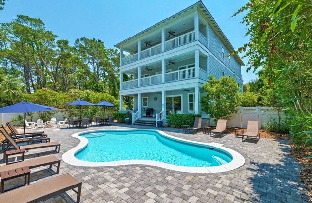 Mutli Family Home Private Pool, Close to Beach