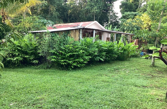 Flores exóticas Cozy cabin charming 1ra. Sección de Guillén Oriente WiFi, AC