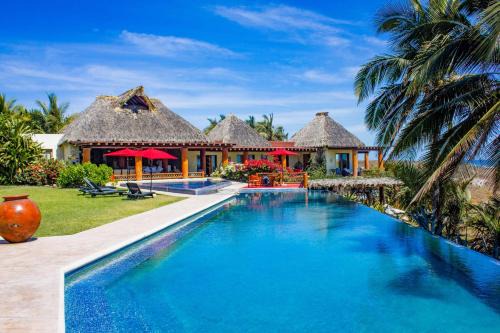 Irekua Beach House Ixtapa