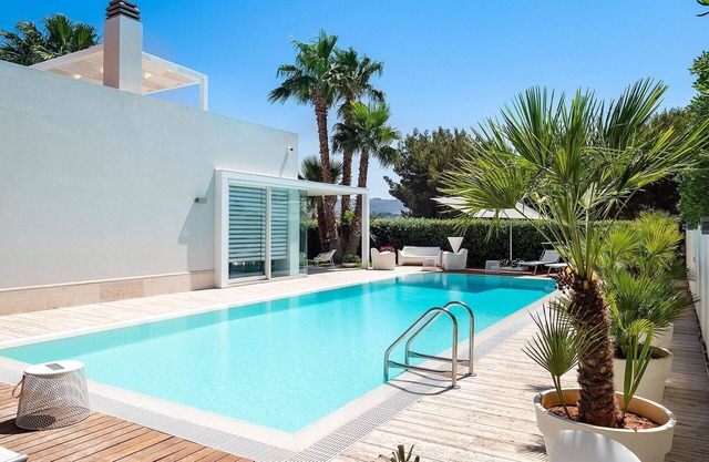My Rental Homes - Villa Rossini with pool surrounded by large terraces and garden