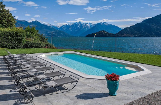 My Rental Homes - Villa Angela with garden front lake and beautiful swimming pool