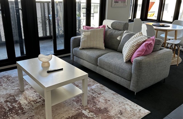 My Zen on Flinders - chic, light filled, centrally located 1 bedroom apartment