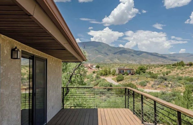 Myrinn – Escape w/Amazing View, Patio & BBQ Grill