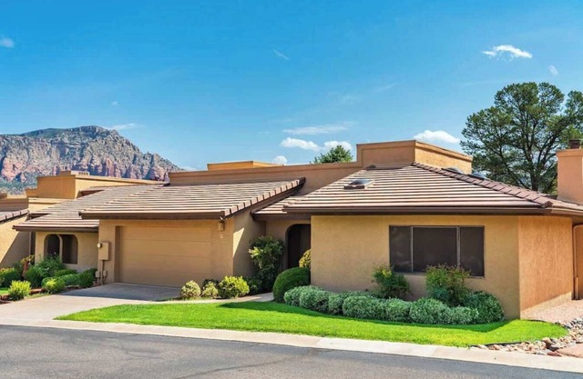 Myrinn – Family Home w/Pool & Red Rock Views