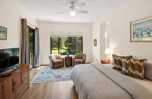 Myrinn – Golf Community! Oasis Getaway for Family with Tennis Court, Hot tub & P