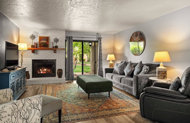 Myrinn – Near Red Rock Trails, Vortex & Patio
