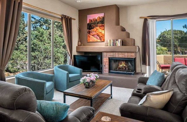 Myrinn – Perfect Base for Hiking & Trails, Hot Tub