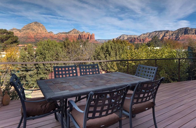Myrinn – Red Rock Views Near Trails & Dining