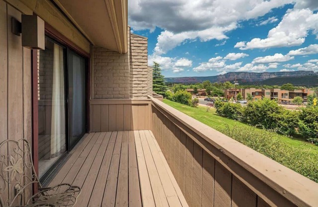 Myrinn – Scenic Views w/Patio & Balcony