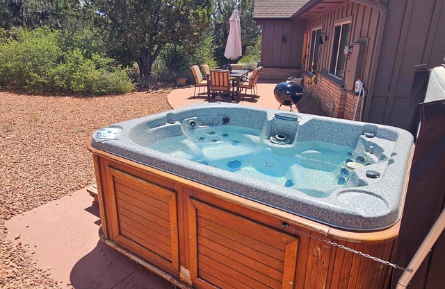 Myrinn – Serene Retreat w/Hot Tub, Views & Trails