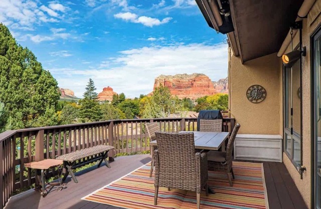 Myrinn – Spacious Getaway w/Red Rock Views & Pool
