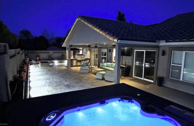 Myrinn – Stargaze w/Red Rock Views & Hot Tub