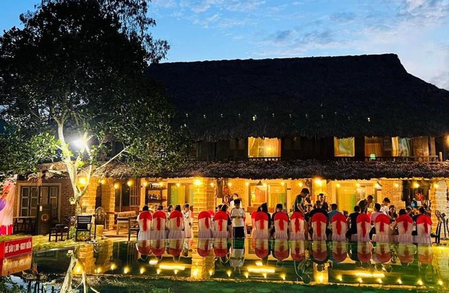 Nả Yên Retreat Lương Sơn Hòa Bình - Nhà sàn to