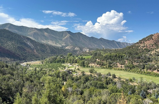 n 2-bedroom apartment in charming Glenwood Springs with Hot Tub, AC and Heating.