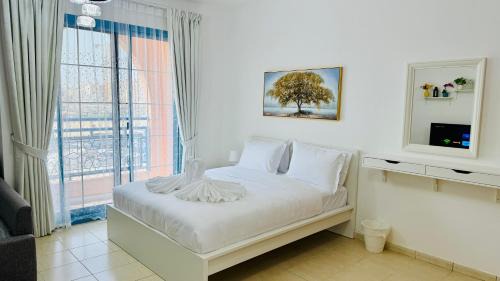 N08 Luxury Furnished Apartment with balcony Near bus stop Persia cluster