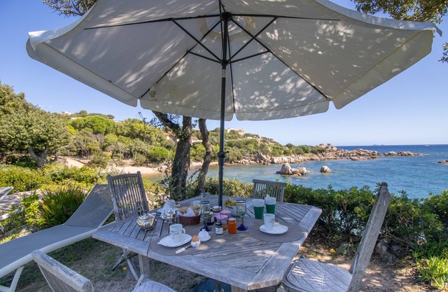 n2 471/5 000nVilla A Cala d Oro with private beach, garden with sea view, Wi-Fi and AC