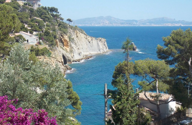 n2 803/5 000n'Renovated Gîte Calanques La Vesse' with mountain view, Wi-Fi and air conditioning