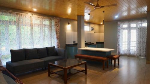 Nabhasa Courtyard Home & Apartment Stay