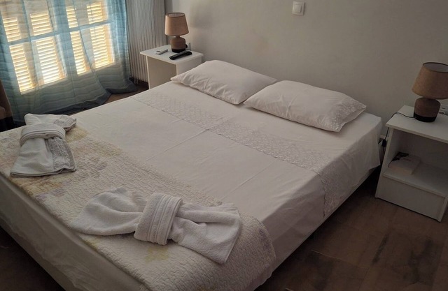 NAFPAKTOS APARTMENT AND STUDIOS iN PORT - 2 Bedroom Apartment 4 Guests