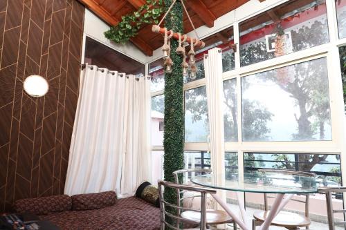 Naini's Nest Alpine View