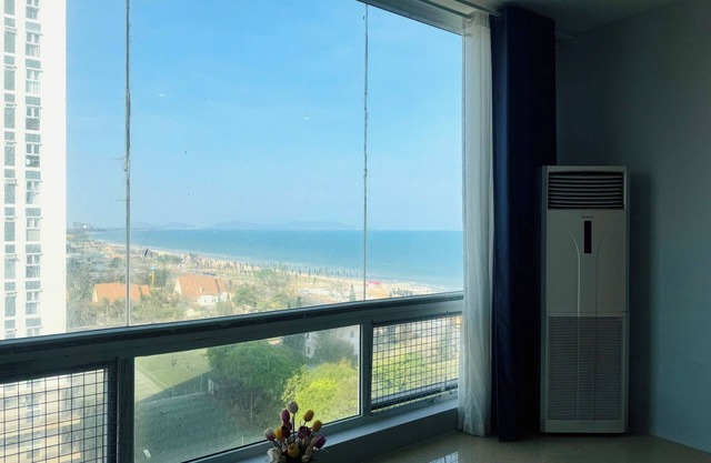 Nancy seaview back beach condotel cozzy and huge apartment