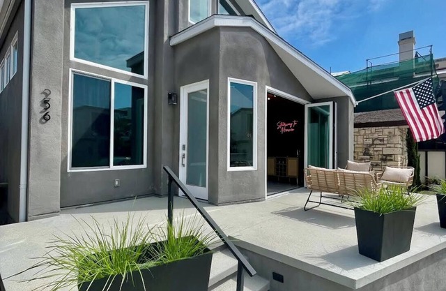 Naples Island rooftop deck/bbq AC & 2 car garage