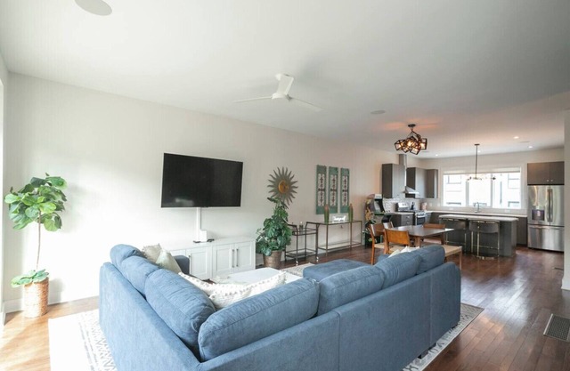Nashville Luxury Near Broadway Freshly Furnished