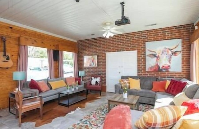Nashville's Fun Place! 4BR 10 Bed! 12 Min 2 Dwntwn