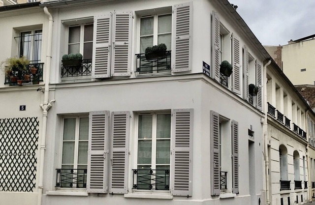 Nation :quiet, sunny, private house*+ free pking in private street.