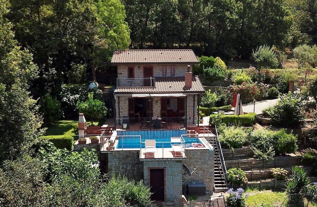 Natural stone house with sea view, pool, Nebrodi National Park, SAT TV, WiFi