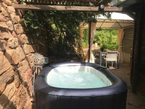 Nature Living - Ferienhaus mit Kamin - Feuerschale - Garten - mit beheizbarem Gartenwhirlpool